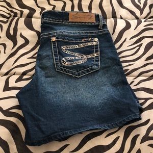 *SOLD* Seven brand denim shorts, size 6